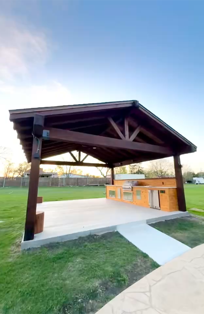 Outdoor Kitchen with Patio Cover in Sherman TexasAC